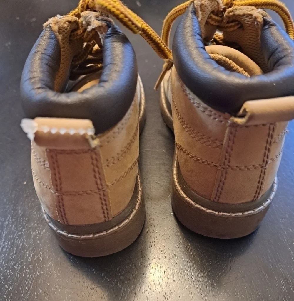 Buster Brown Boys Utility Boots    Size 8 1/2